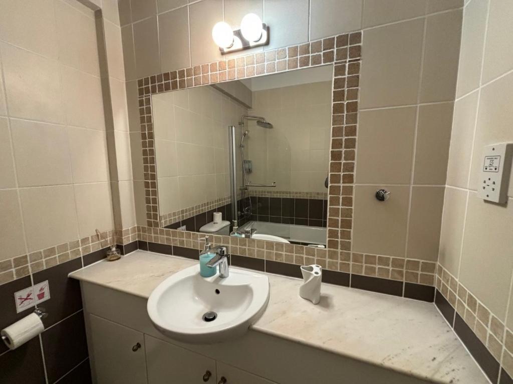 Cozy Apartment In Paphos Beautiful Complex Ngoại thất bức ảnh