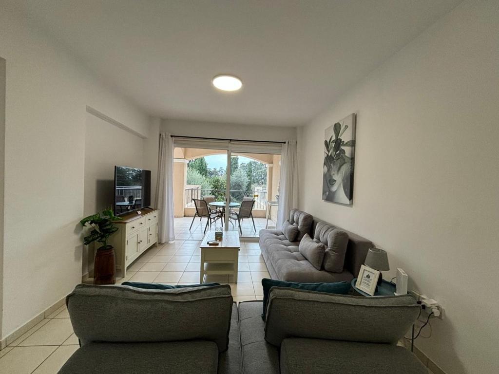 Cozy Apartment In Paphos Beautiful Complex Ngoại thất bức ảnh